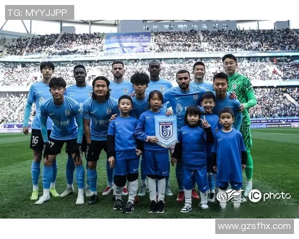 上海绿地迎战大连队全力争胜展现球队实力与斗志